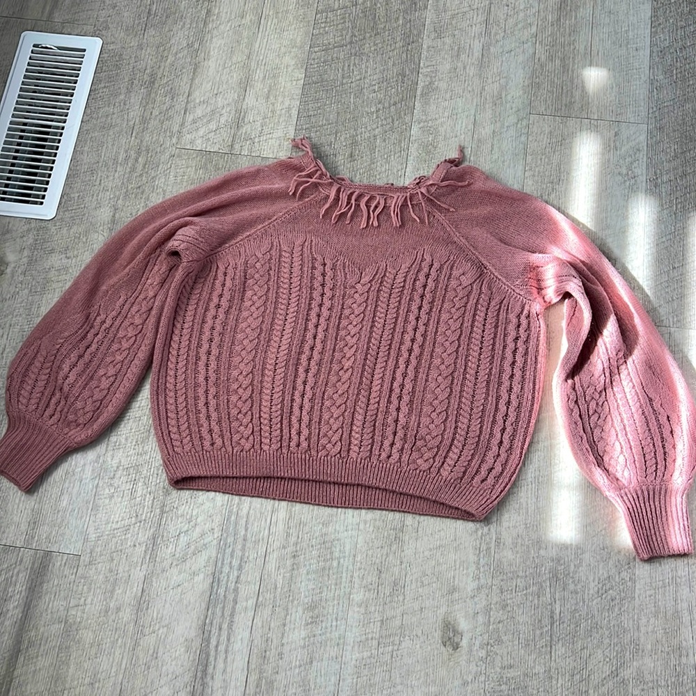 Cropped sweater - LIKE NEW - Size Medium